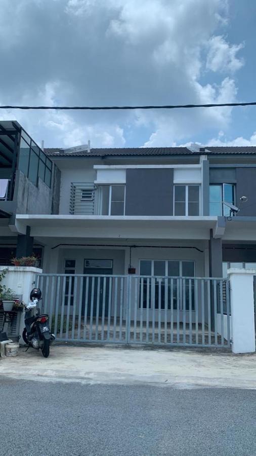 Cempaka Homestay Soga Perdana Batu Pahat Εξωτερικό φωτογραφία